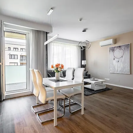 Corvex With Balcony *